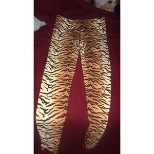 Tiger stripes love pink leggings